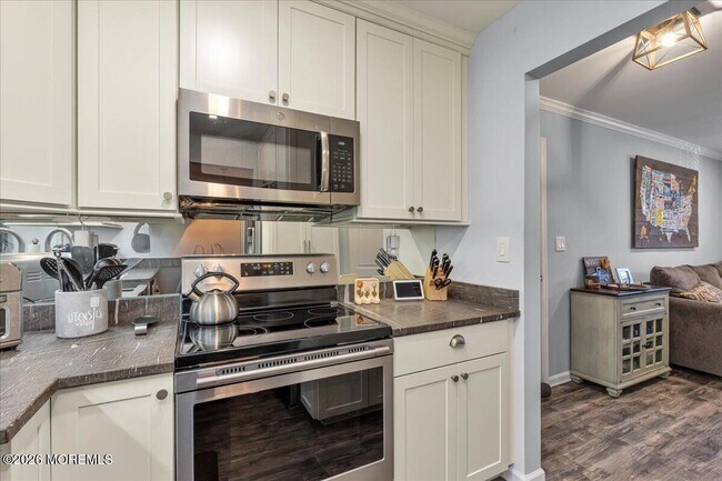 Building Photo - 114 Wellington Pl