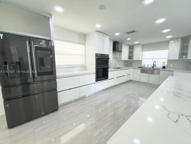 Building Photo - 4801 W Park Rd