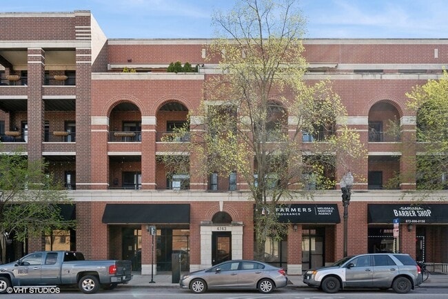 Primary Photo - 4743 N Clark St