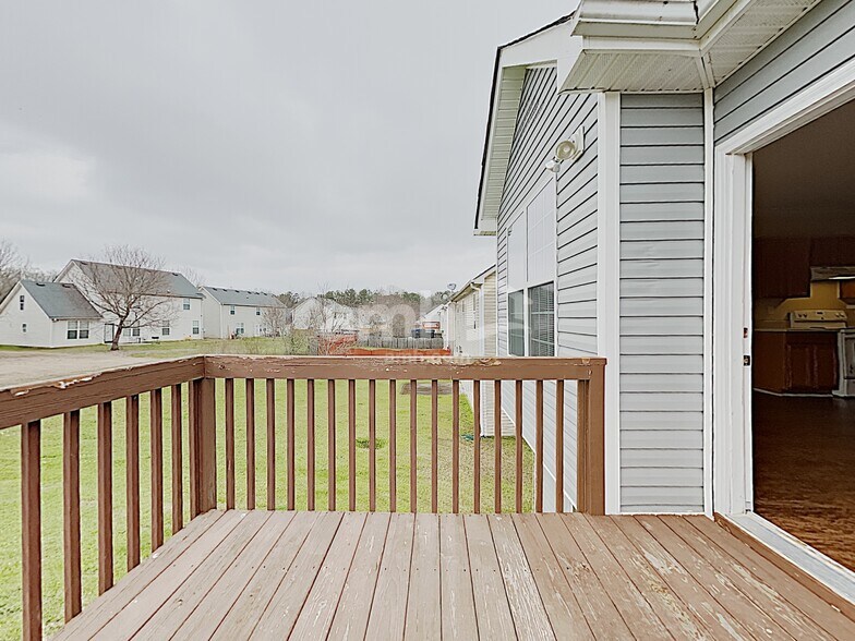 Building Photo - 2383 Temple View Dr