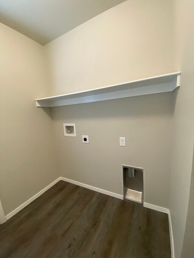 Building Photo - *Pre-leasing* Three Bedroom | Two Bathroom...