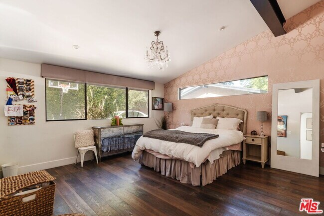 Building Photo - 15490 Milldale Dr