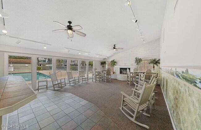 Building Photo - 229 St Luke Ct