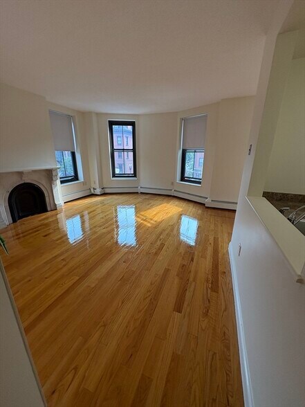 Primary Photo - 483 Massachusetts Ave