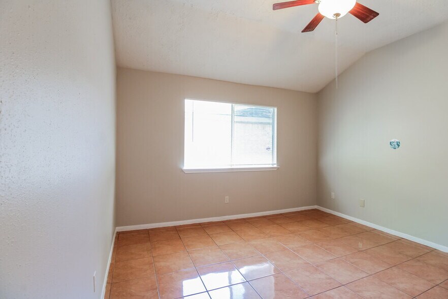 Building Photo - 15230 Loma Paseo Dr