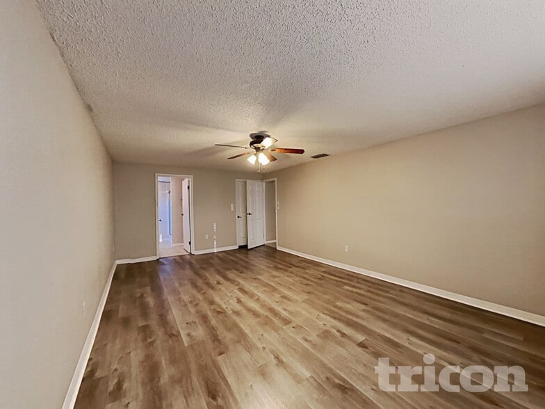 Building Photo - 1314 Oakcrest Dr