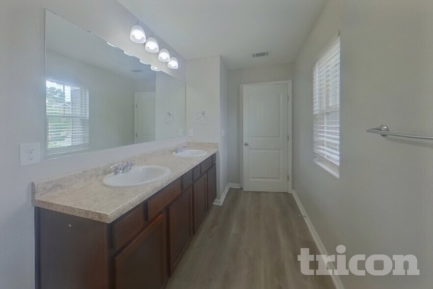Building Photo - 1008 Eldon Ln