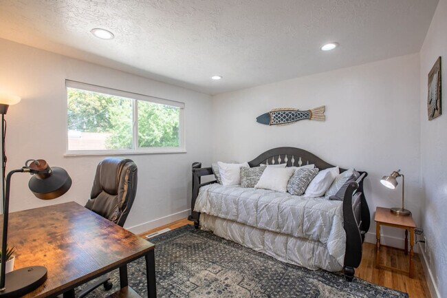 Building Photo - 9949 E Sego Lily Dr