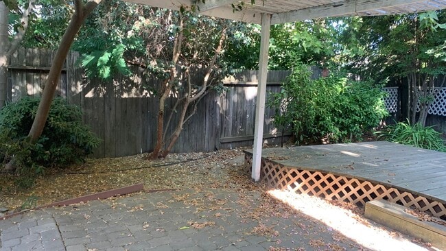 Building Photo - Adorable well maintained 3 bedroom 2 bath ...