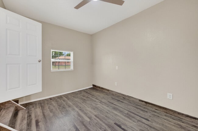 Building Photo - 3208 N Roff Ave