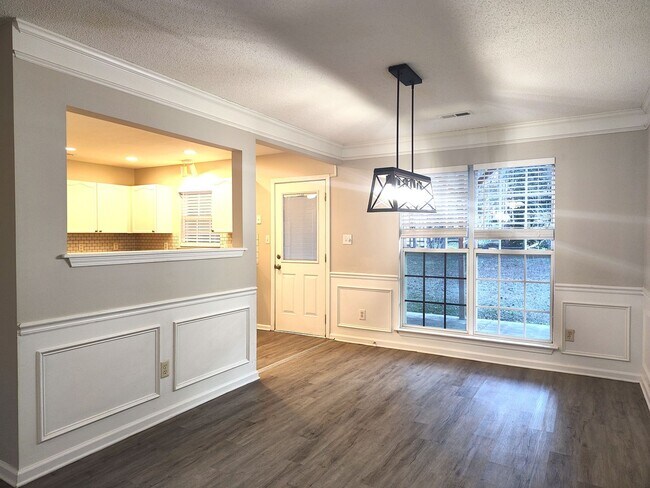 Building Photo - Pristine, 4 bed, 2.5 bath Home Located in the Southbridge Forest Community!