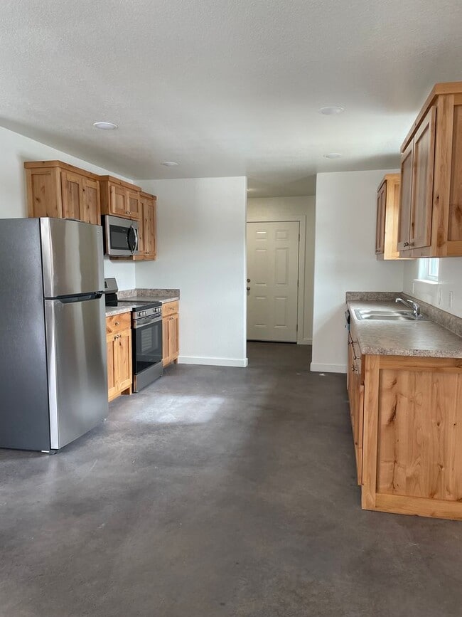 Building Photo - Brand new 2 bedroom 1.5 bath home