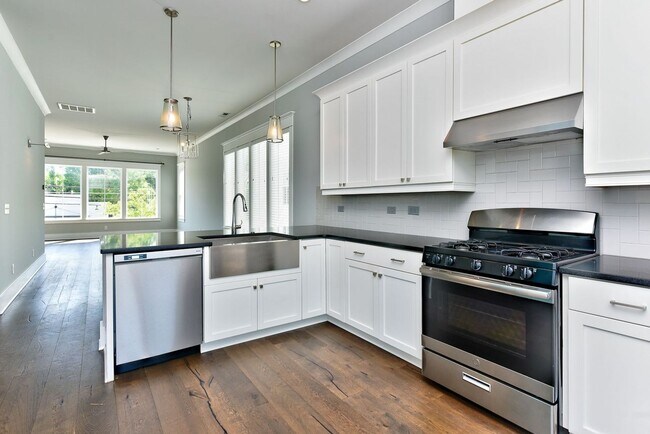 Building Photo - Brooklyn Art District | 2-Bedroom, 2.5 Bath