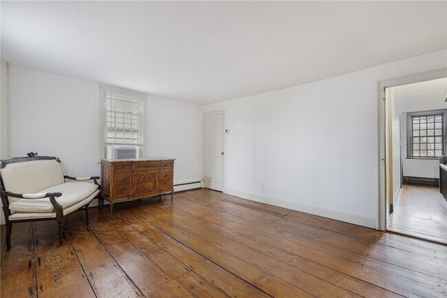 Building Photo - 73 Thames St