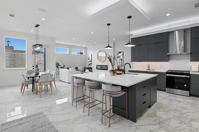 Building Photo - 2909 El Fenice Ln