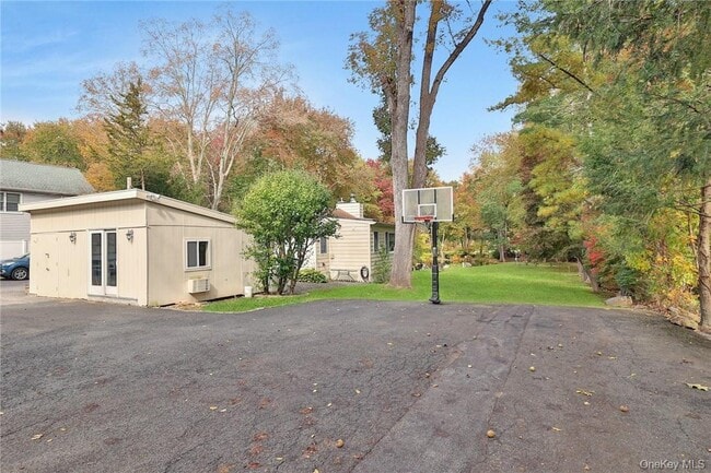 Building Photo - 28 School St