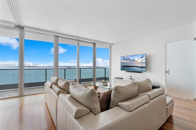 Building Photo - 1331 Brickell Bay Dr