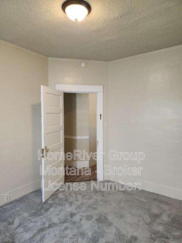 Building Photo - 542 S 3rd St W