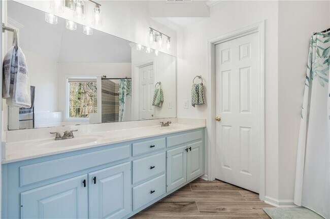 Building Photo - 812 Pinder Point Ct