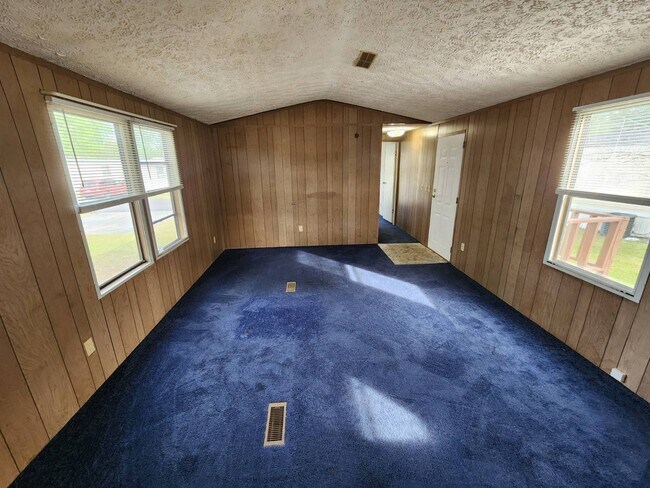 Building Photo - 491 Chapman Rd