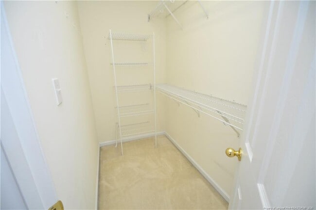 Building Photo - 416 Oak Pine Dr