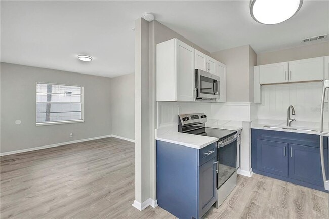 Building Photo - 7015 Filbert Ln