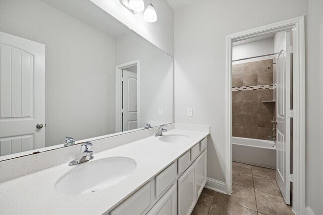 Building Photo - 12 Centennial Ridge Pl
