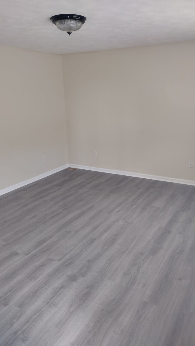 Building Photo - 1035 Bluebird Ln