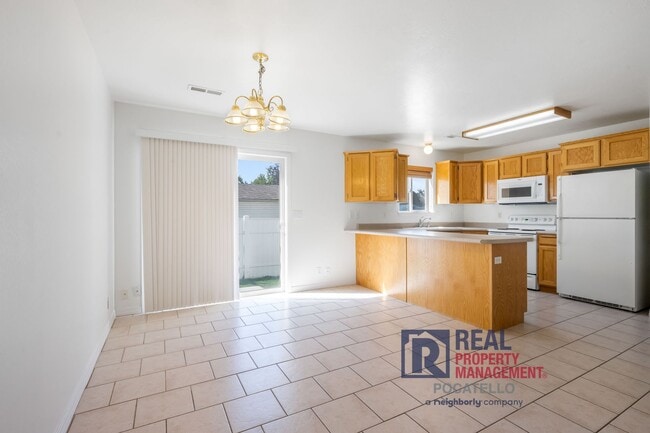 Building Photo - 4330 Henderson Ln