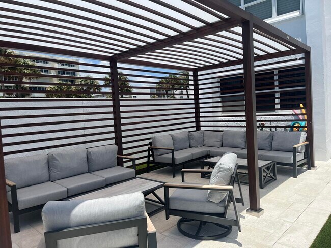 Building Photo - 3000 S Ocean Blvd