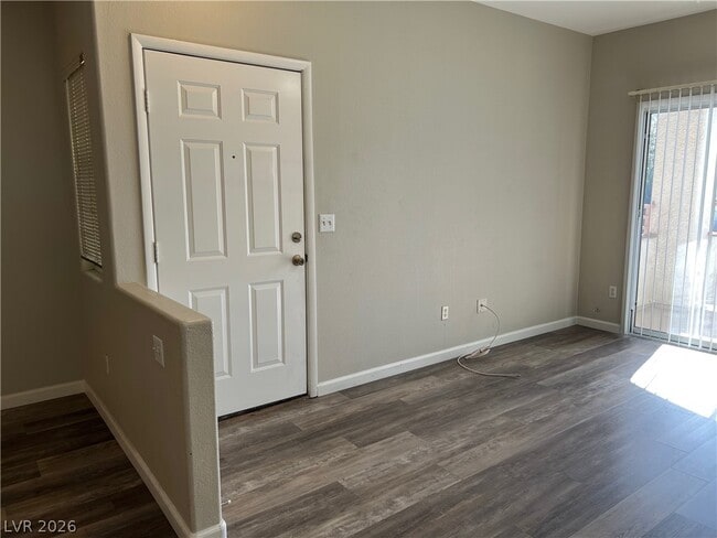 Building Photo - 5650 E Sahara Ave