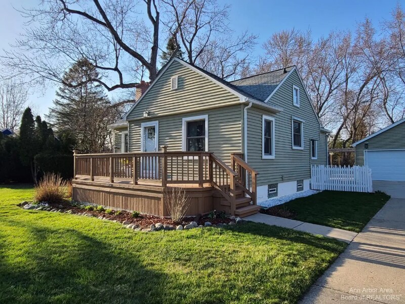 Building Photo - 2432 Burns Ave