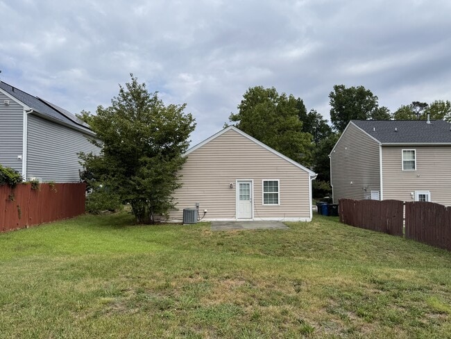 Building Photo - 509 Cove Hollow Dr