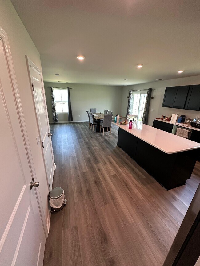 Building Photo - 1460 Burgundy Blf Ln