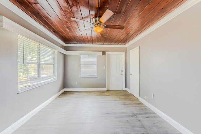 Building Photo - 112 W 34th St