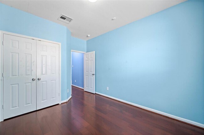 Building Photo - 16434 Sheffield Run Dr