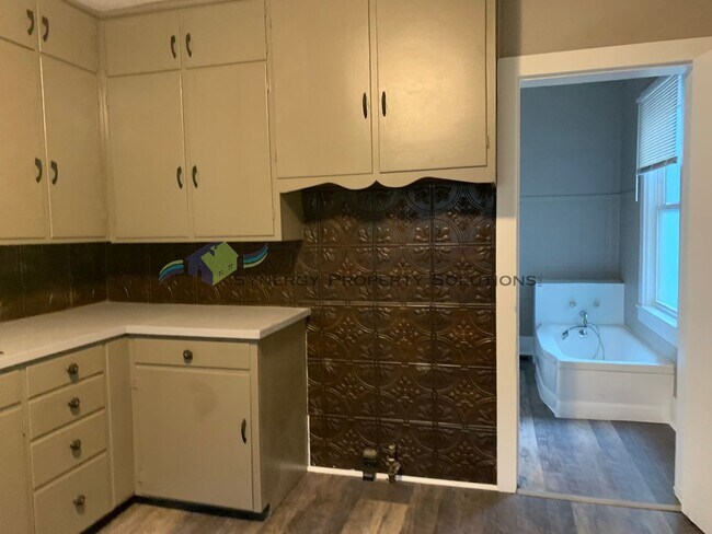 Building Photo - Galion Home