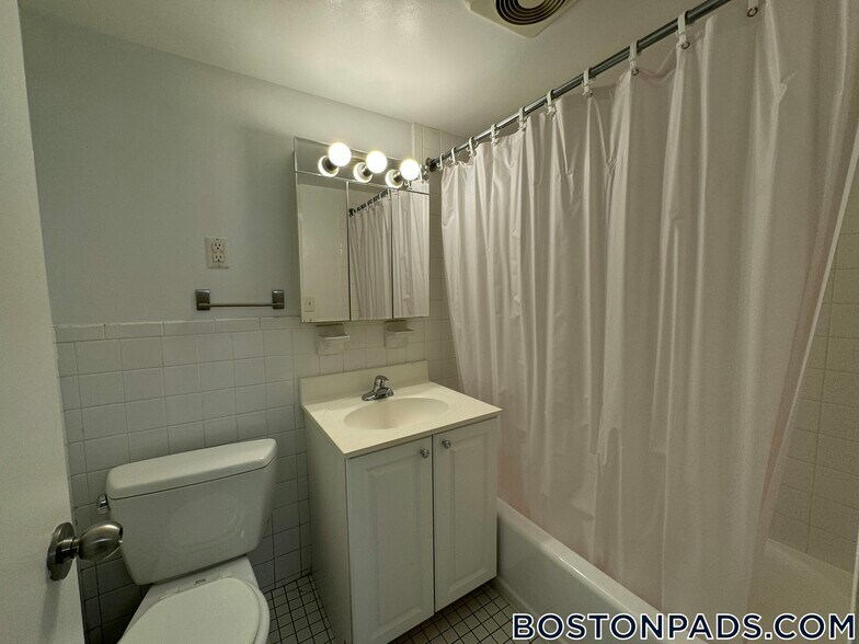 Building Photo - 1223 Beacon St