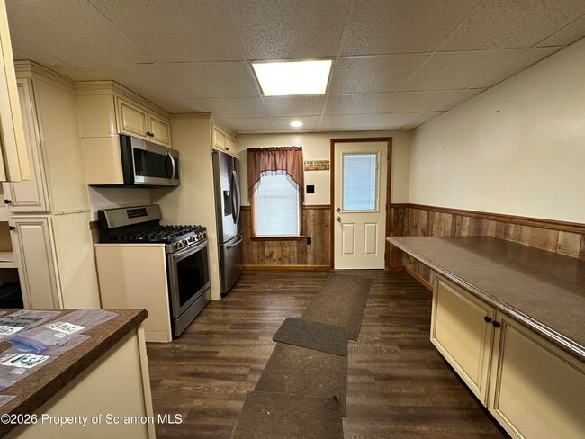 Building Photo - 548 Main St