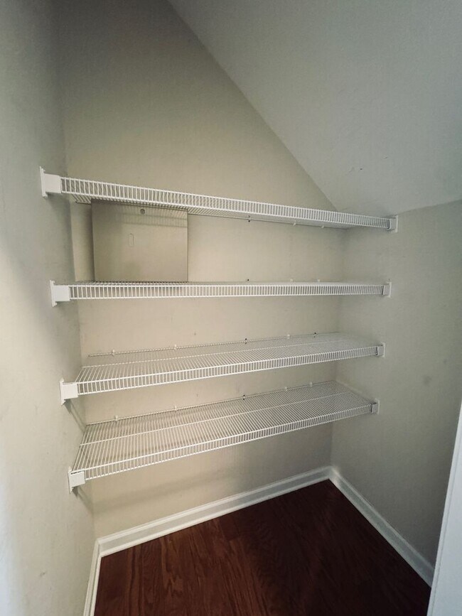 Building Photo - South AVL - Well Kept, Large Home with Garage