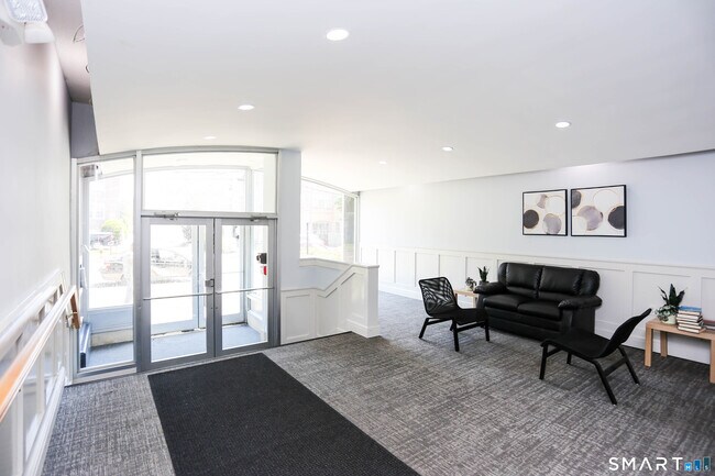 Building Photo - 30 Glenbrook Rd