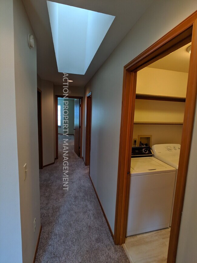 Building Photo - 3 bed 2 bath in Sherwood Village