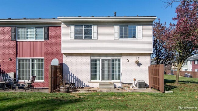 Building Photo - 32296 W 12 Mile Rd