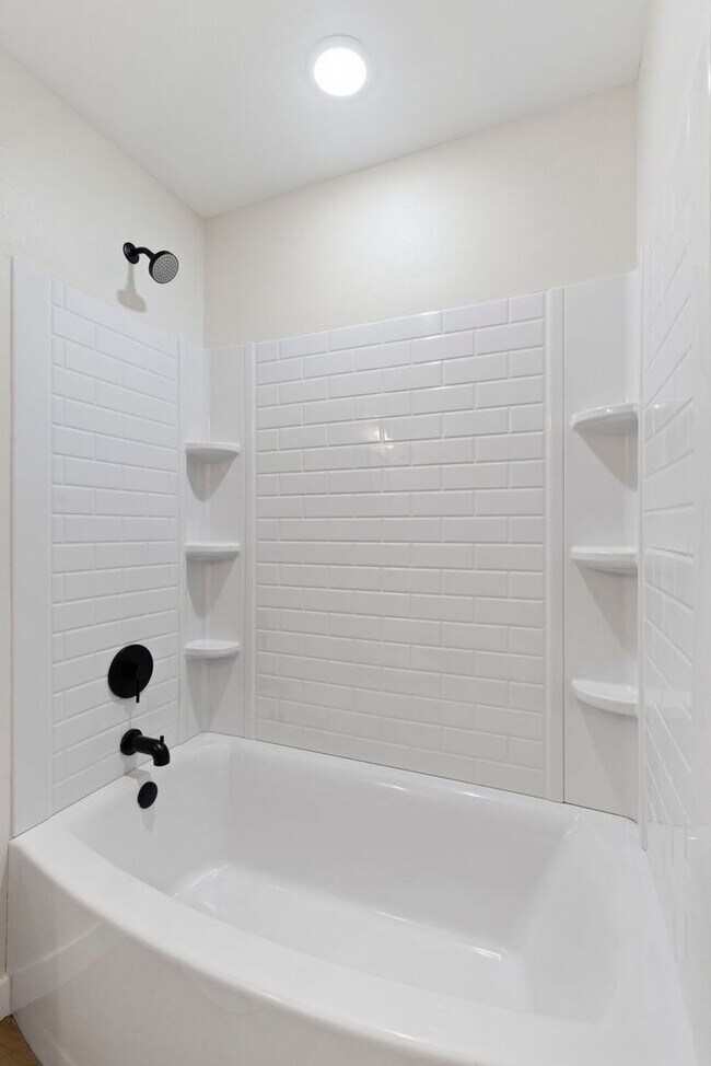 Building Photo - 3 Bedroom | 2 Bathroom | Marionville | Granite | Stainless Steel Appliances | Brand New!