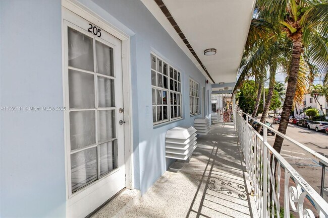 Building Photo - 635 8th St