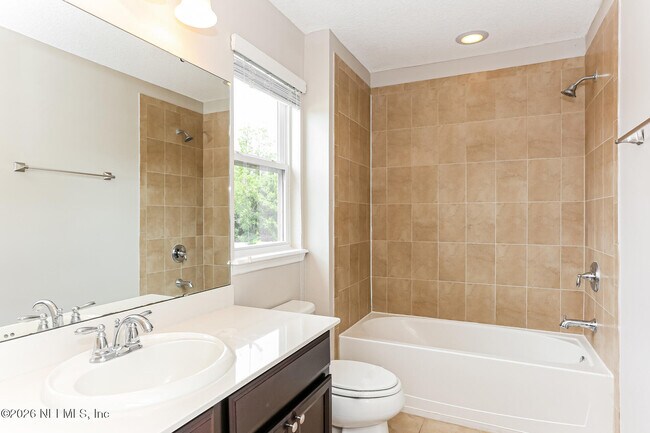 Building Photo - 338 Vineyard Ln