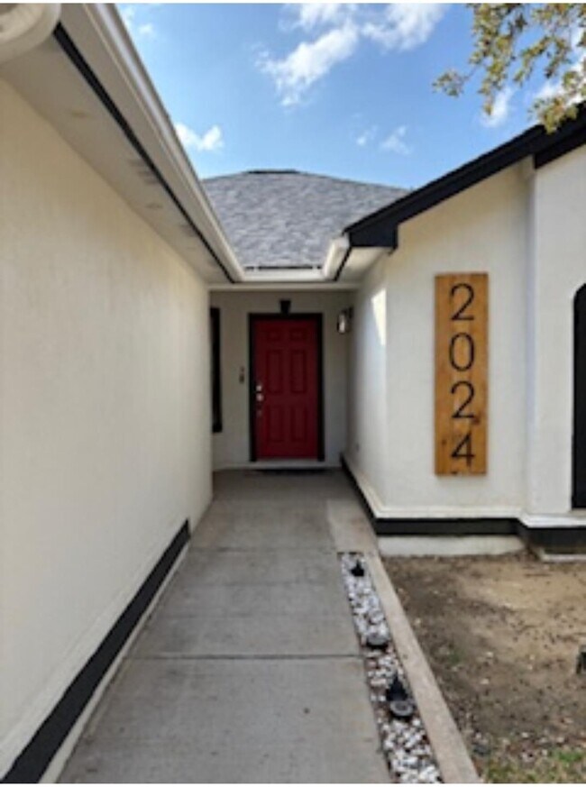 Building Photo - 2024 Lima Loop