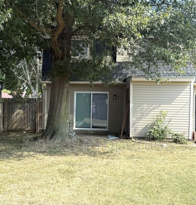 Building Photo - 2213 Spence Cir