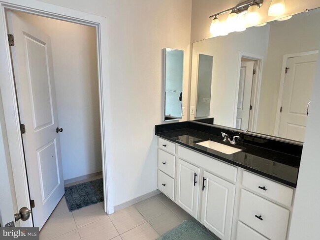 Building Photo - 23115 Cottonwillow Sq