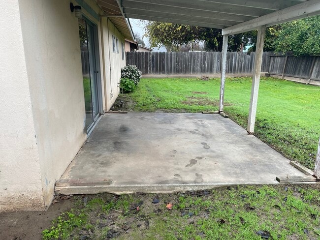 Building Photo - 1333 Woodside Dr